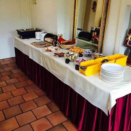 The River Village فندق