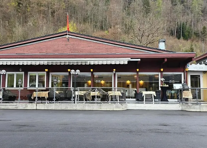 The River Village מלון