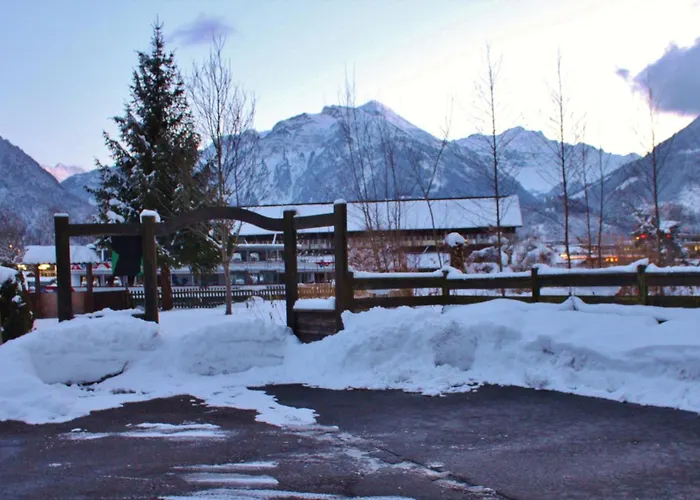 מלון The River Village