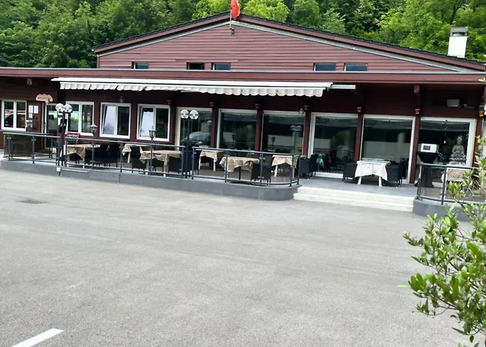 Hotel The River Village