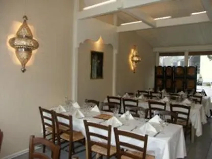 מלון The River Village