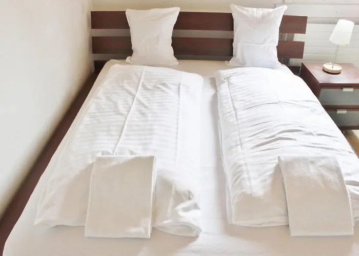 The River Village מלון