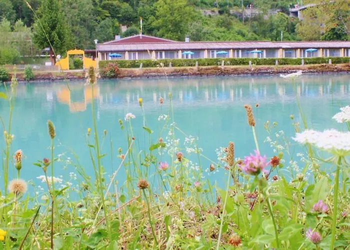 The River Village אינטרלאקן