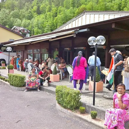 The River Village 因特拉肯