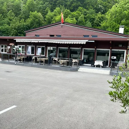 Szálloda The River Village